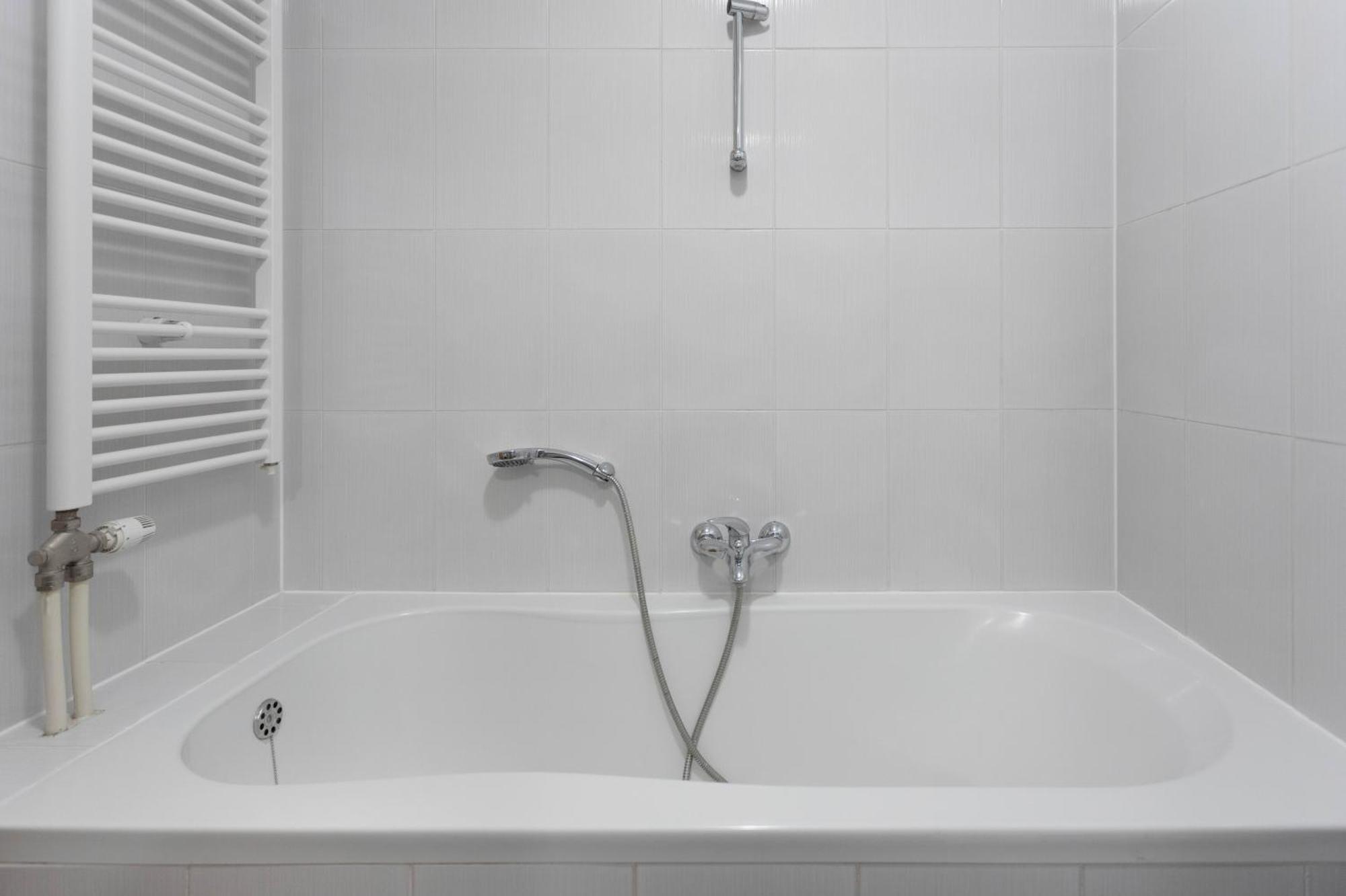ザグレブSunny 1Bdr With Balcony & Parkingアパートメント エクステリア 写真