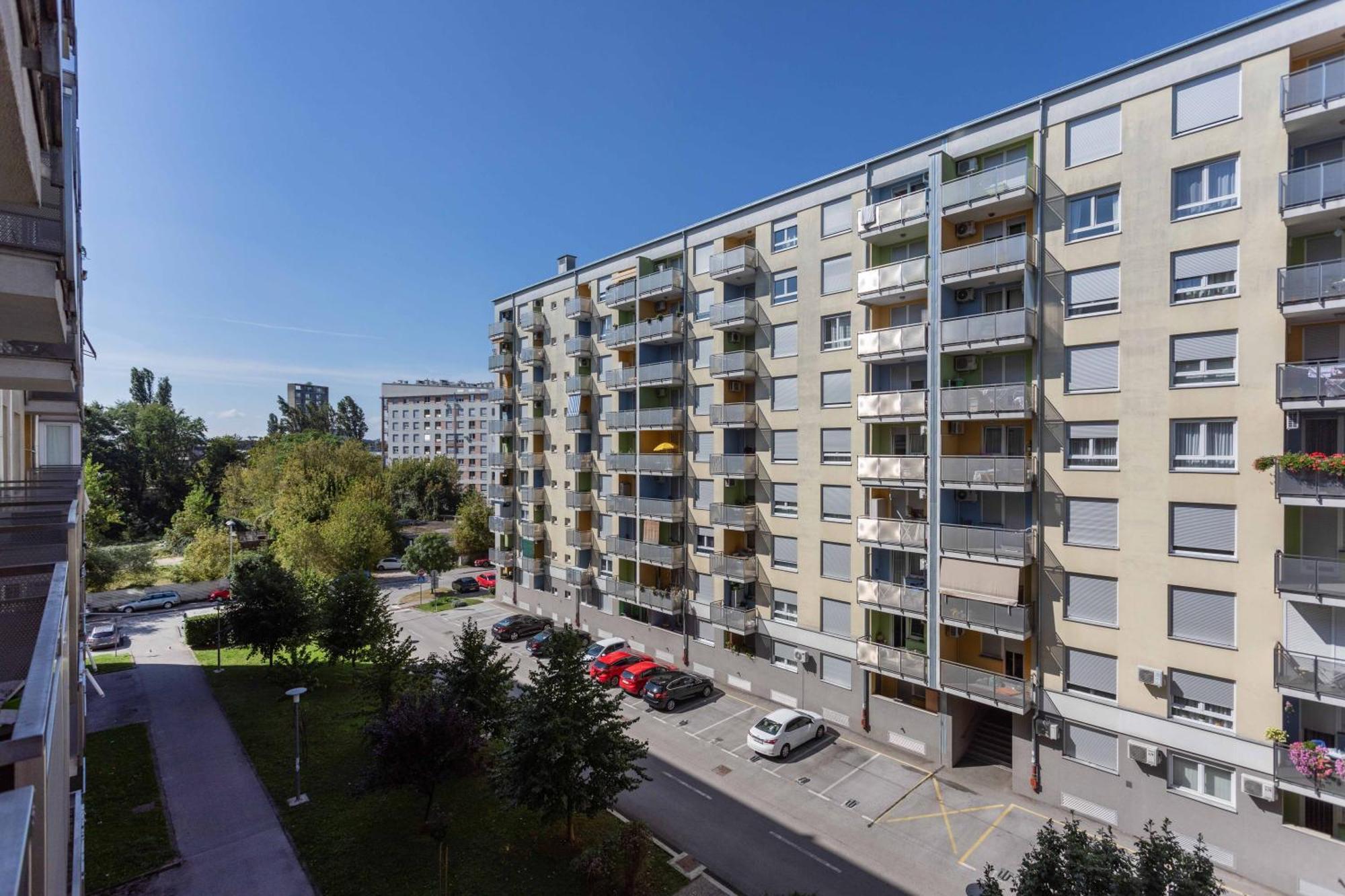 ザグレブSunny 1Bdr With Balcony & Parkingアパートメント エクステリア 写真